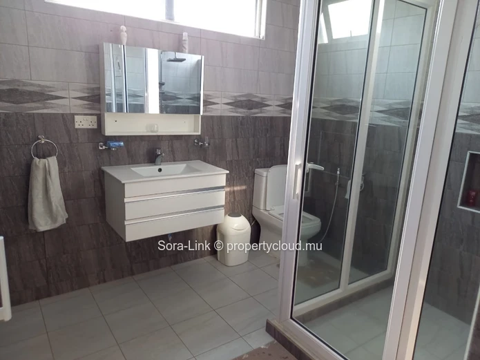 Beautiful villa close to the petrol station which offers mountain views 