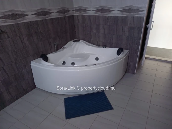Beautiful villa close to the petrol station which offers mountain views 